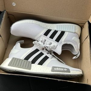 Men’s Adidas primeblue NMD R1 shoes in size 9